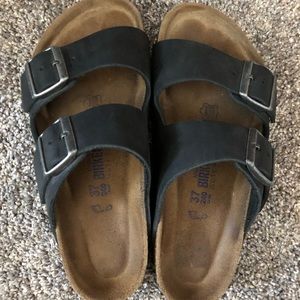 Black Birkenstock’s
